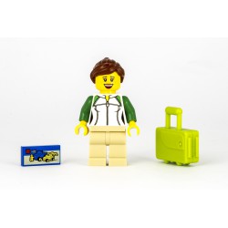 Cestující ze zavazadlem, kufrem na kolečkách a hrou z LEGO 60197 Osobního vlaku - originální Minifigurka LEGO City