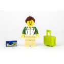 Cestující ze zavazadlem, kufrem na kolečkách a hrou z LEGO 60197 Osobního vlaku - originální Minifigurka LEGO City